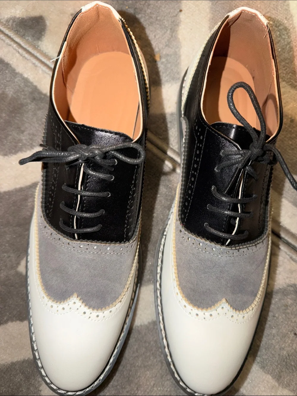 Men’s sz 11 wingtip dress shoes / NEW